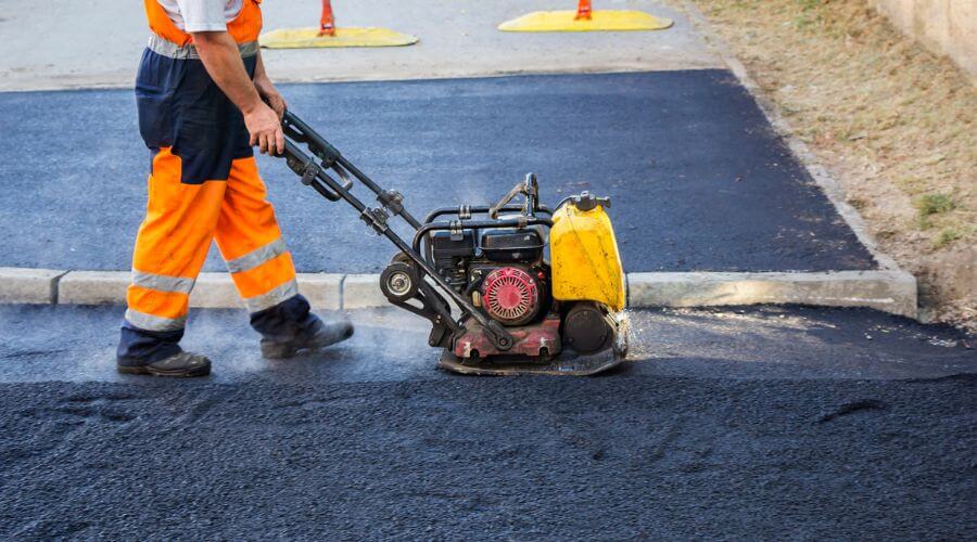 Professional gutter cleaning in Schoenchen, KS